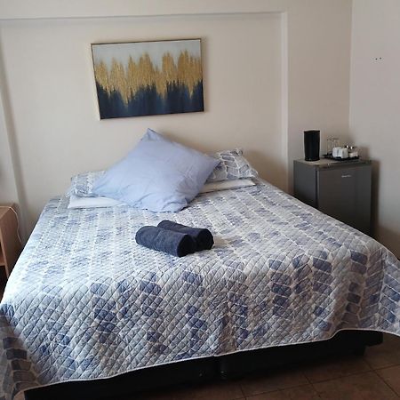 White Rose Guest House Vanderbijlpark Exteriör bild